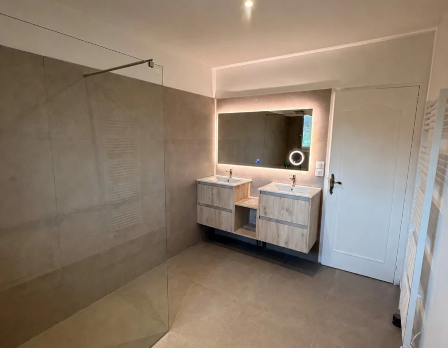 Après — Rénovation complète d'une salle de bain à Bethon 